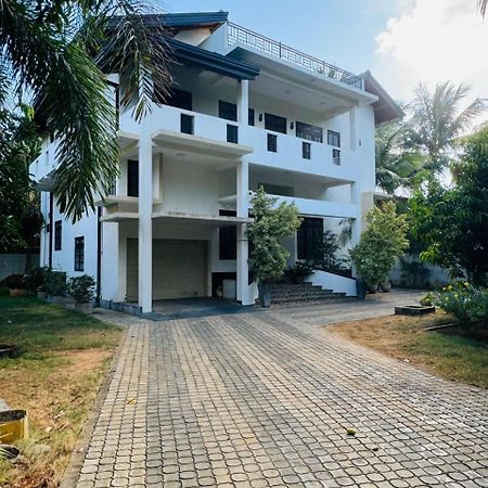 The Valampuri Hotell Jaffna Eksteriør bilde