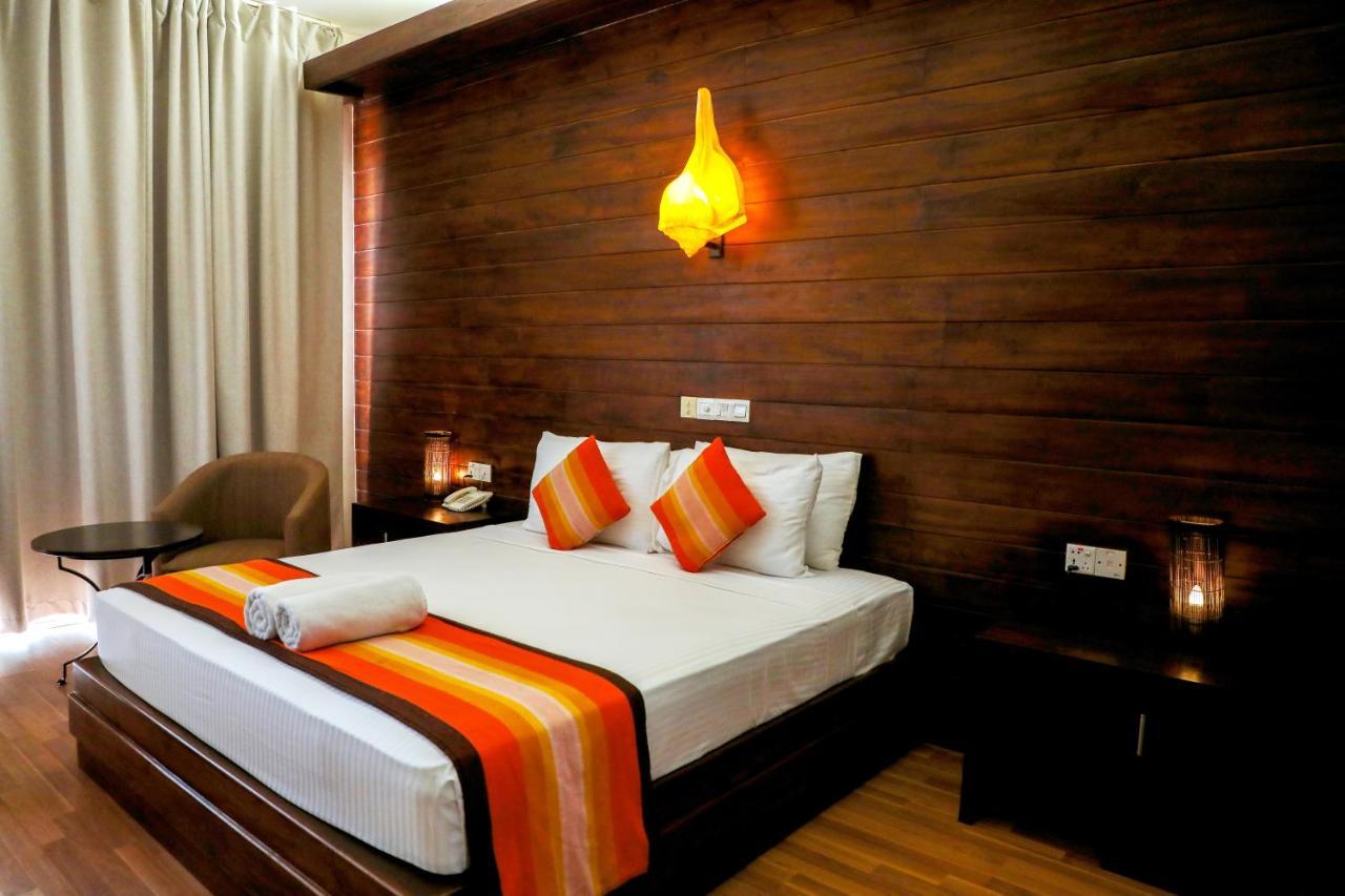 The Valampuri Hotell Jaffna Eksteriør bilde