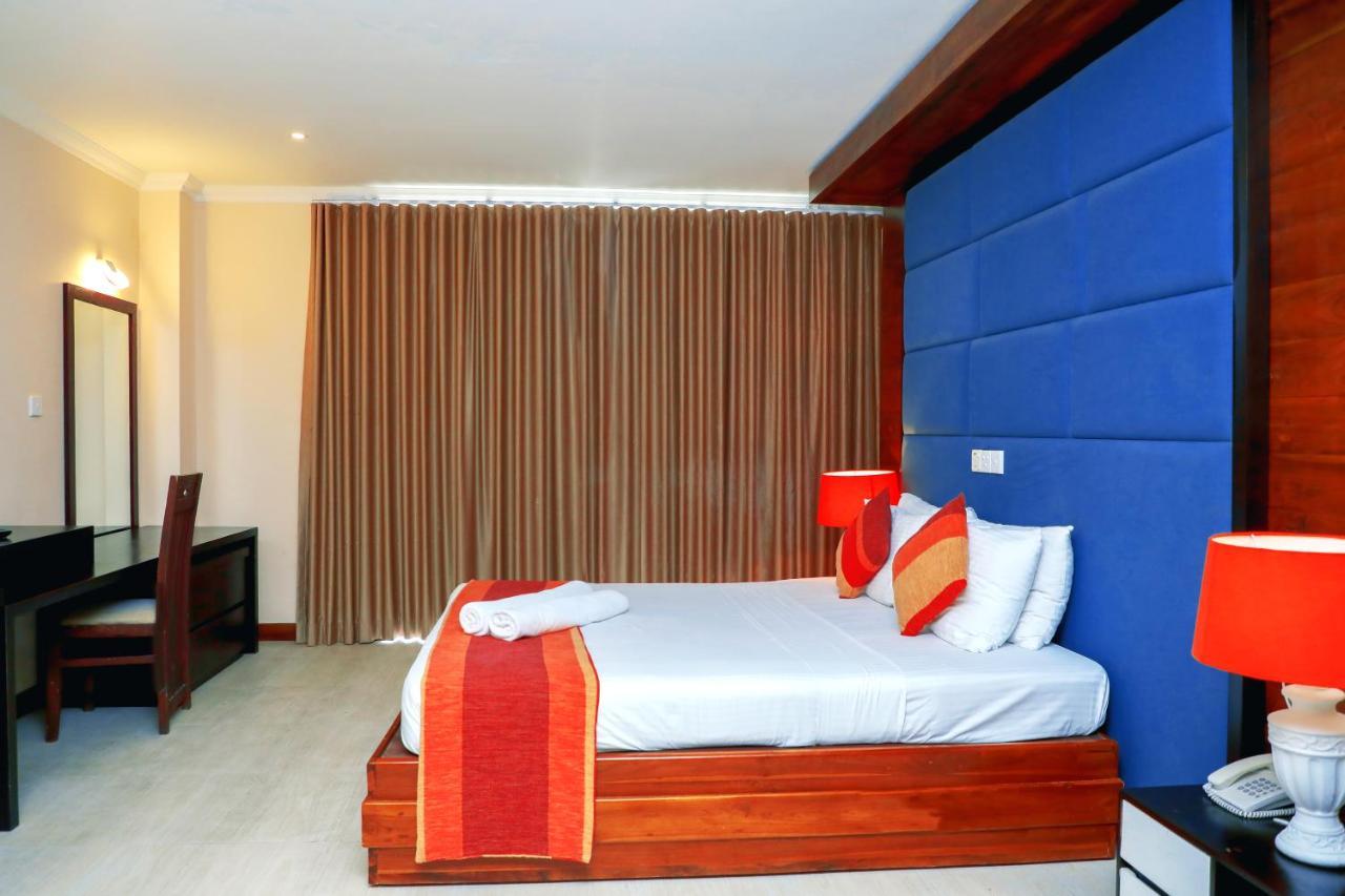 The Valampuri Hotell Jaffna Eksteriør bilde