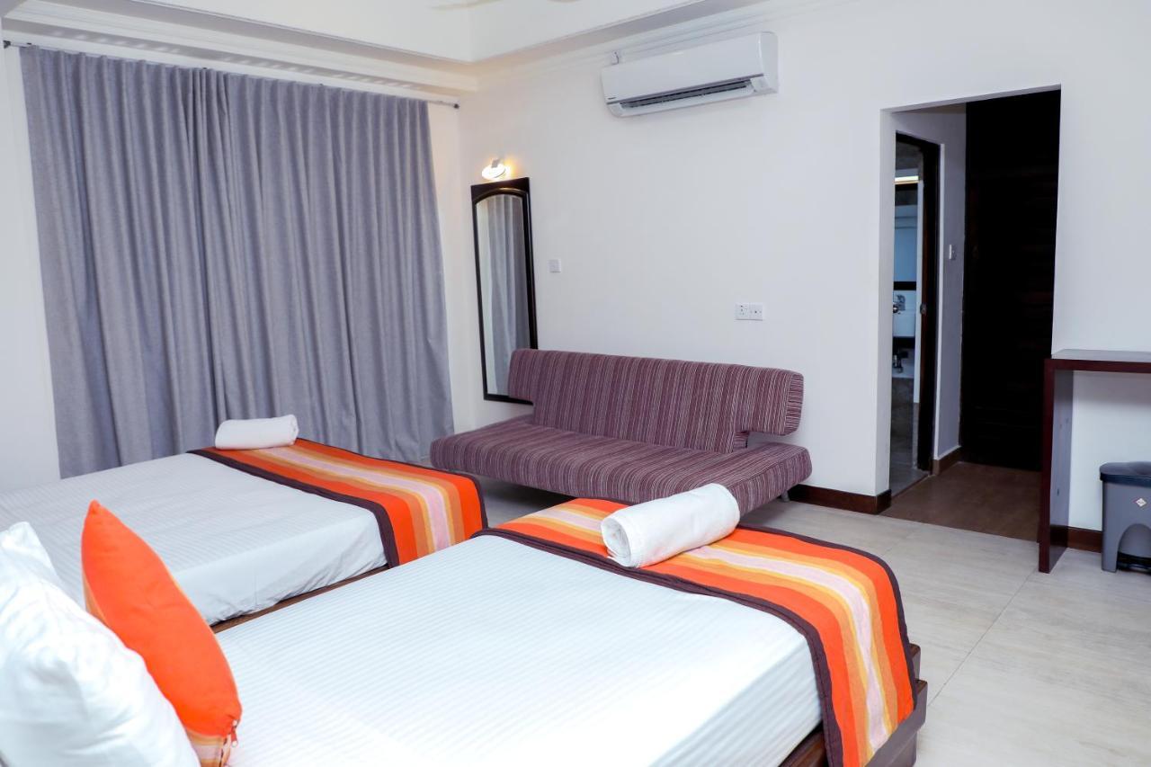 The Valampuri Hotell Jaffna Eksteriør bilde