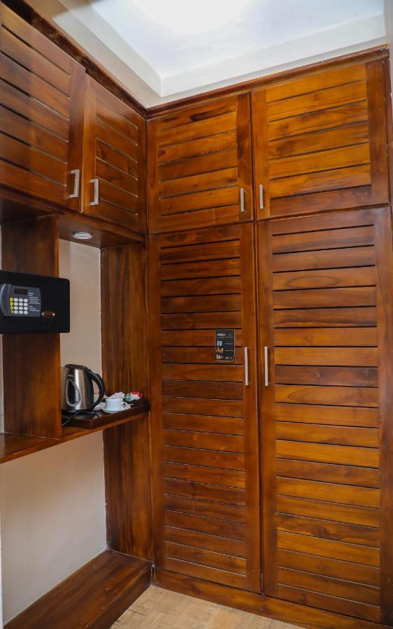 The Valampuri Hotell Jaffna Eksteriør bilde