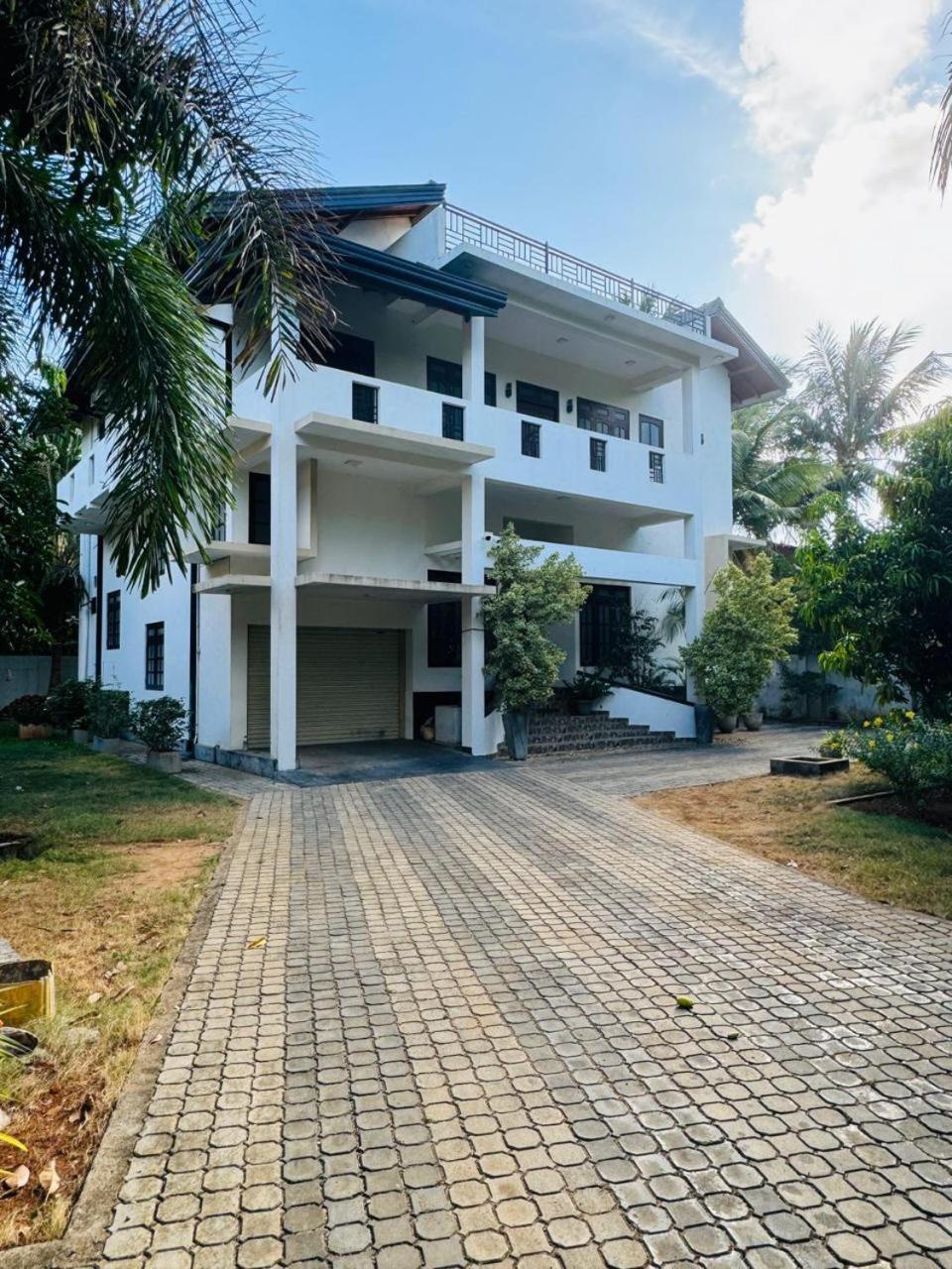 The Valampuri Hotell Jaffna Eksteriør bilde
