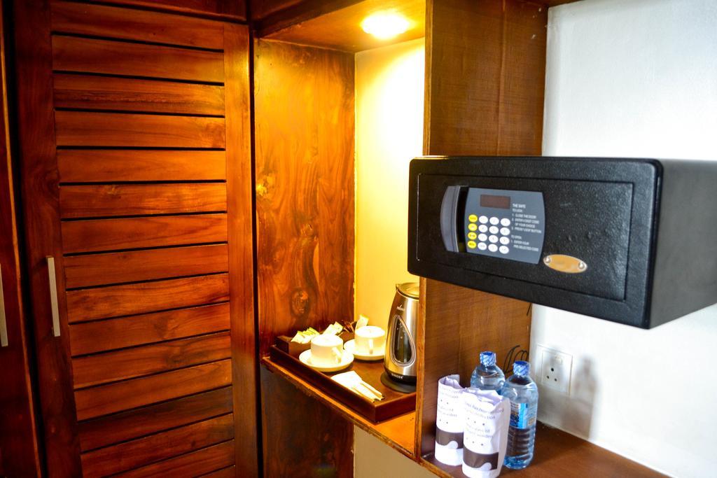 The Valampuri Hotell Jaffna Eksteriør bilde