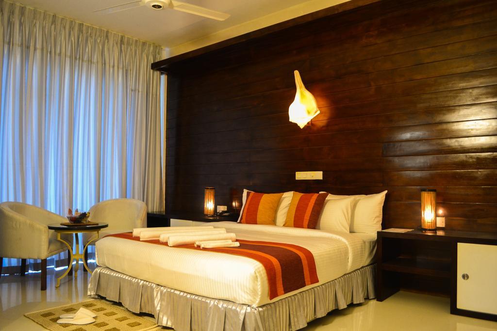 The Valampuri Hotell Jaffna Eksteriør bilde