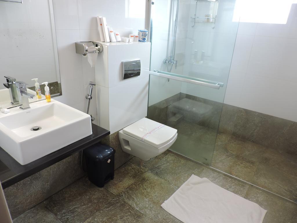 The Valampuri Hotell Jaffna Eksteriør bilde