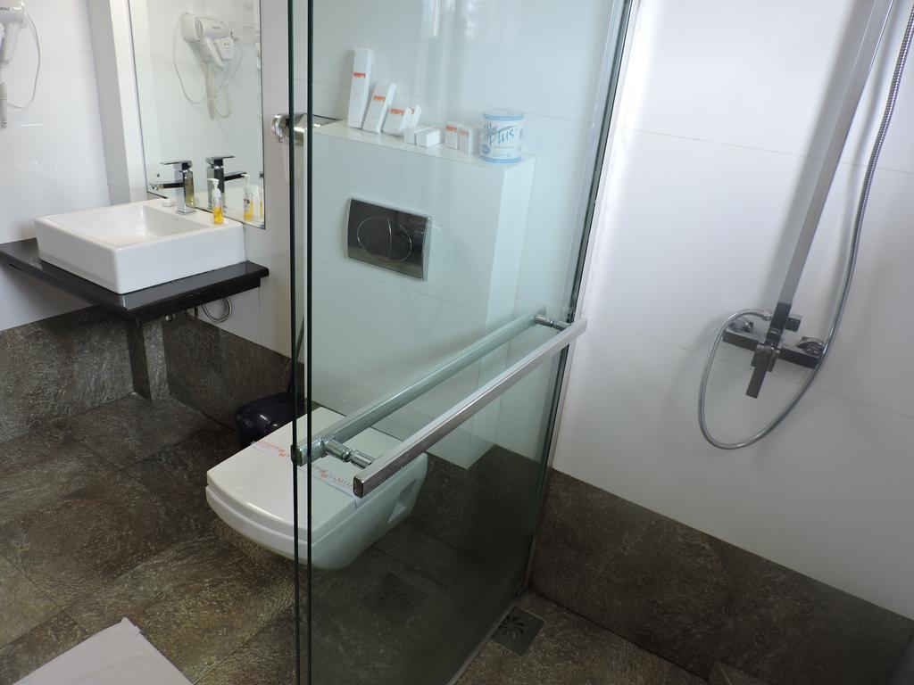 The Valampuri Hotell Jaffna Eksteriør bilde