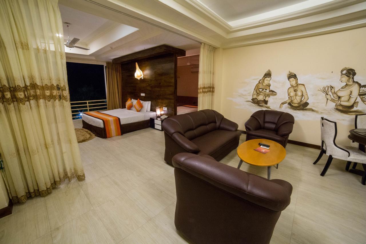 The Valampuri Hotell Jaffna Eksteriør bilde